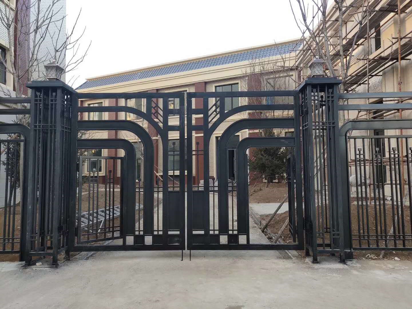 简约香蕉视频一区大门